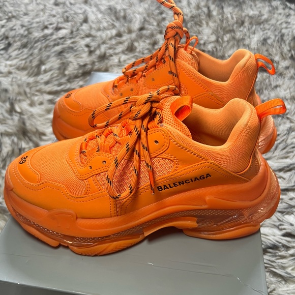 BALENCIAGA TRIPLE S SIZE EUR 39/ US 8 - Picture 1 of 10